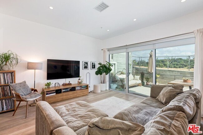 Photo - 957 Figueroa Terrace Unit 313