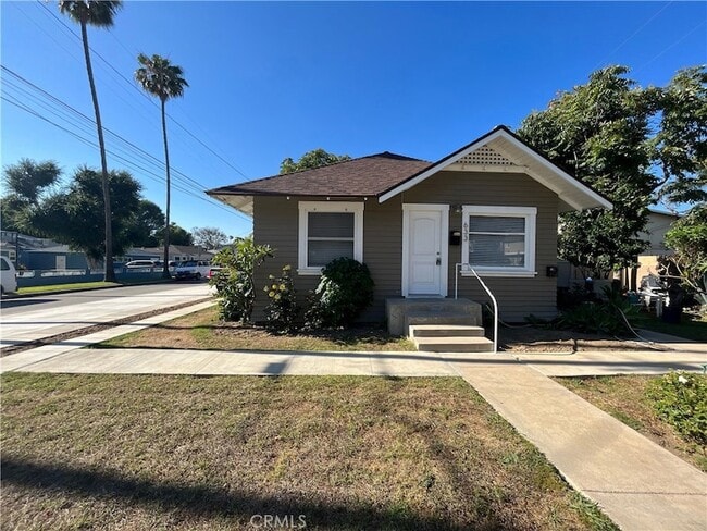Photo - 633 W Maple Ave
