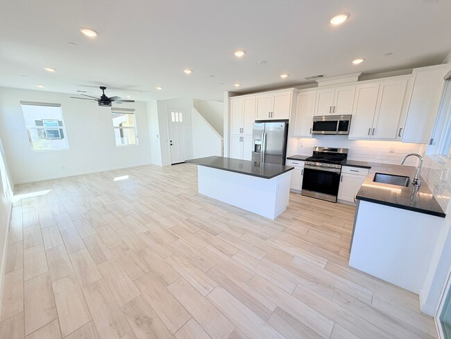 Building Photo - Beautifully upgraded home in the desirable Le Campanile Community