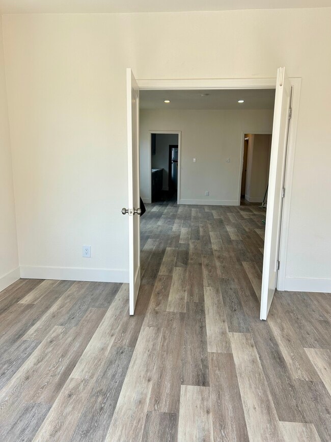 Large Living Room Space filled with natural light, plenty of space to relax. Lrg closet for storage - 4043 1/2 W 21st St Unit 4043  half