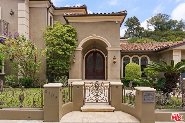 Building Photo - 2108 San Ysidro Dr