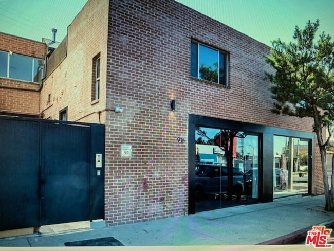 Photo - 914 N Fairfax Ave Condo Unit 202