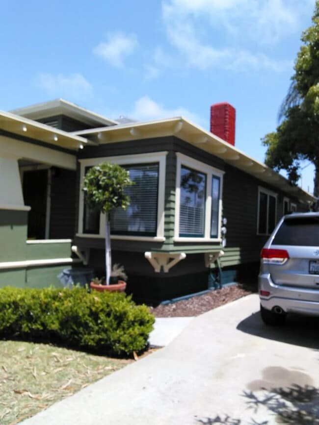 Building Photo - 137 25th St