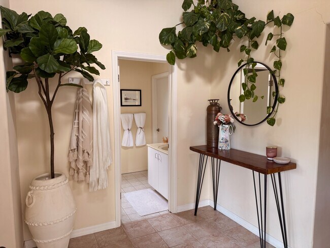 Entry - 222 S Hamilton Dr Unit B