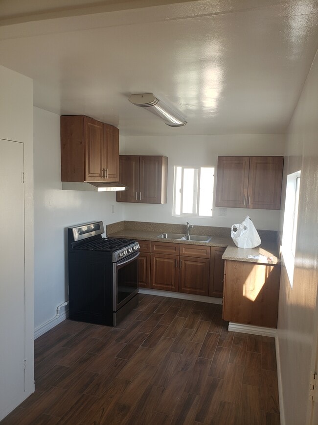 Photo - 731 E Providencia Ave Unit A