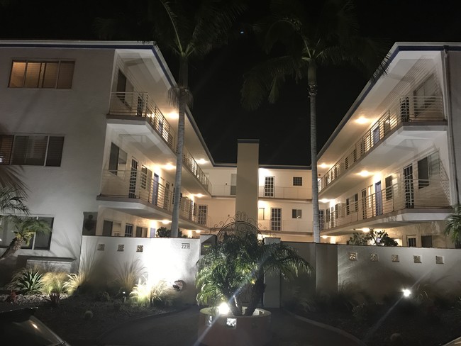 Entrance - AMAZING CONDOMINIUM BUILDING BY THE BEACH!!