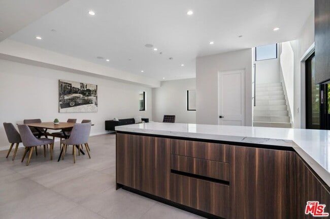 Photo - 530 Hayworth Ave