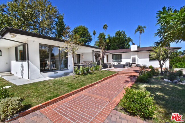 Photo - 4678 White Oak Ave