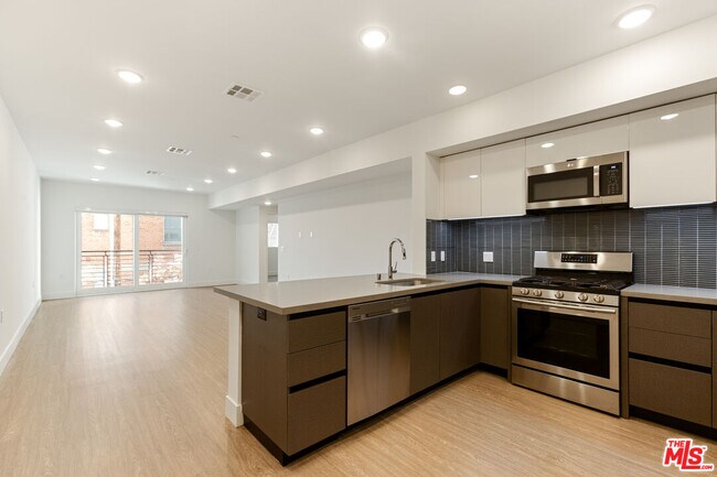 Photo - 837 S Harvard Blvd Unit 103