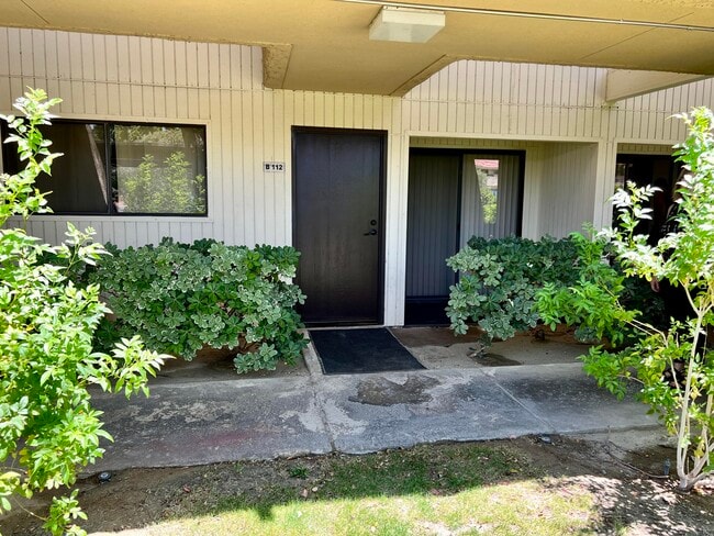 Building Photo - 2820 N Arcadia Ct Unit 112