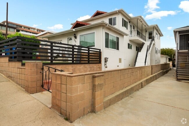 Building Photo - 740 W 27th St Rental