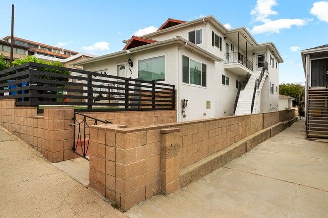 Photo - 740 W 27th St Apartment