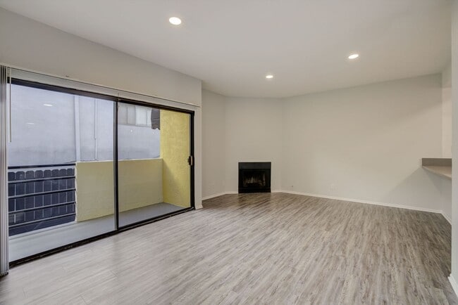 Photo - 711 N. Sweetzer Ave