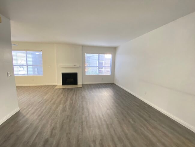 Photo - 3445 Mentone Ave