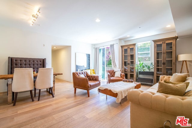 Building Photo - 436 S Virgil Ave Unit 206