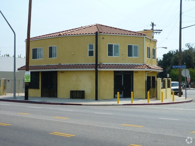 Building Photo - 8235 San Fernando Rd Unit 8235 #1 Rental