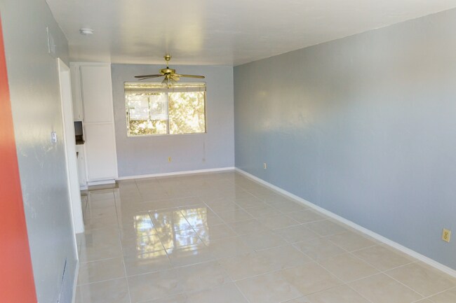 Photo - 335 Claydelle Ave Unit B