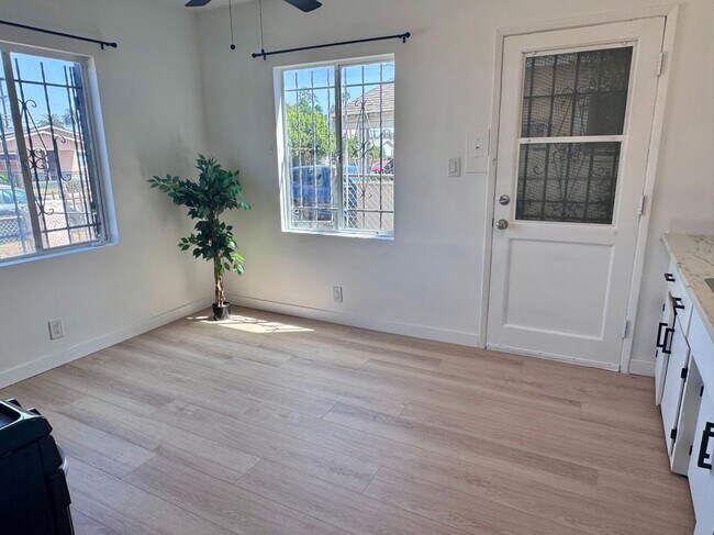 Photo - 1542 W 60th St Unit 1