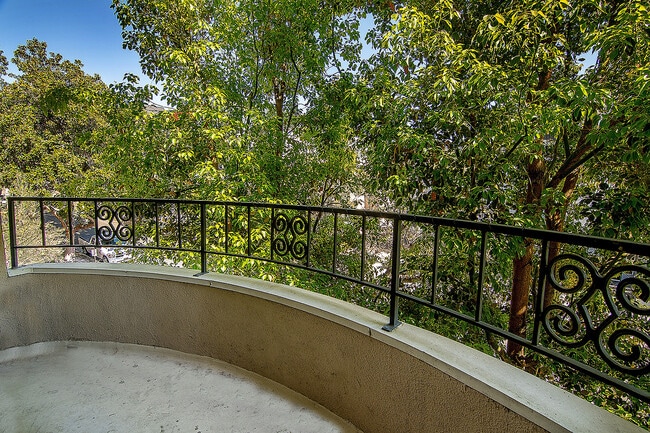 Photo - 1221 N Kings Rd Unit 302