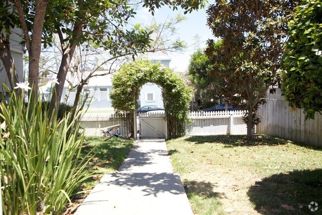Building Photo - 836 3rd St Rental