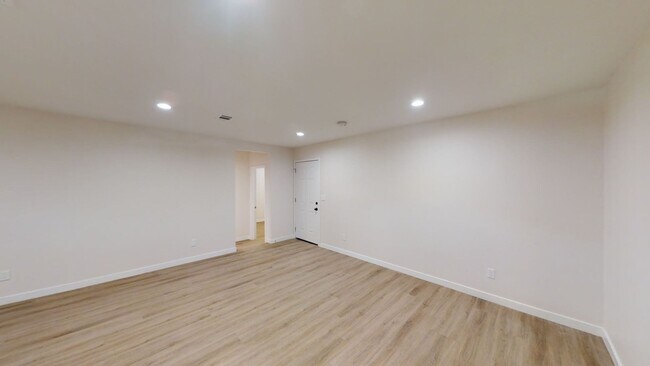 Photo - 5BD/2BA on Ewing!!