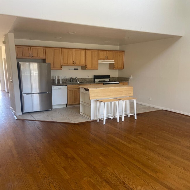 Building Photo - 1302 Electric Ave Unit 1302