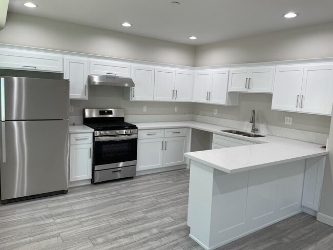 Photo - 1130 Browning Blvd