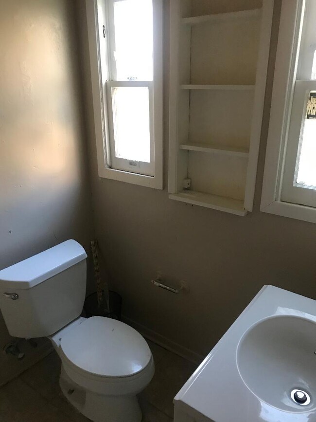 Photo - 237 W 5th St Unit 1