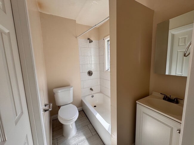 Photo - 4216 Woodlawn Ave Unit 4218 Woodlawn