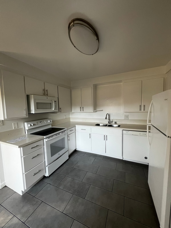 Building Photo - 2435 W 227th St