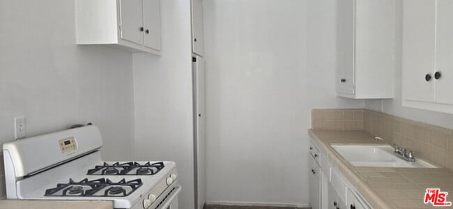 Photo - 2630 S La Salle Ave Unit 5