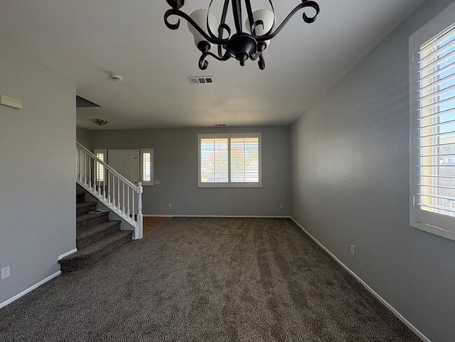 4 Bedroom with NEW Carpet & Paint - 4 Bedroom with NEW Carpet & Paint House