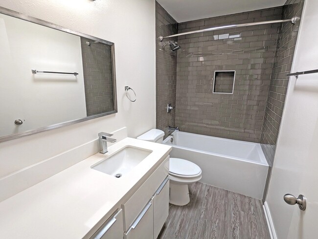 Photo - 520 N Virgil Ave Unit 8