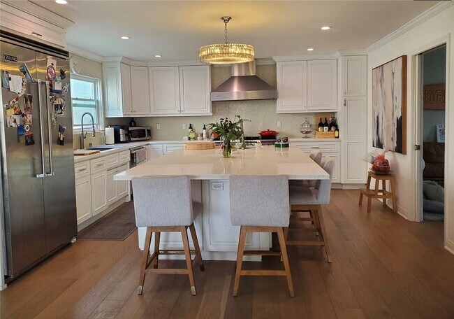 Photo - 2512 Manhattan Ave