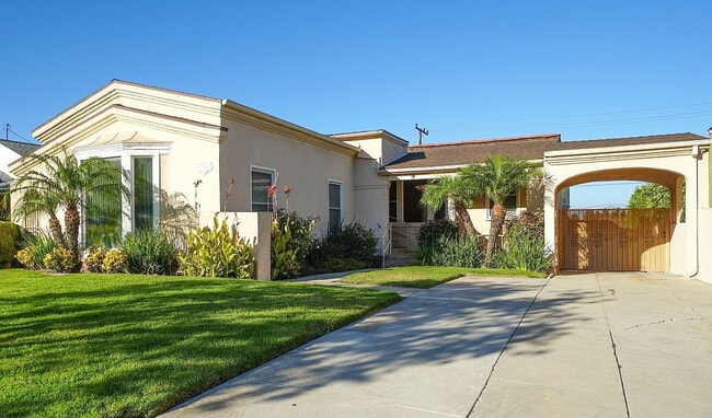 Building Photo - 3-Bedroom with 2 Baths and Spacious 2002 Sq Ft in Los Angeles!