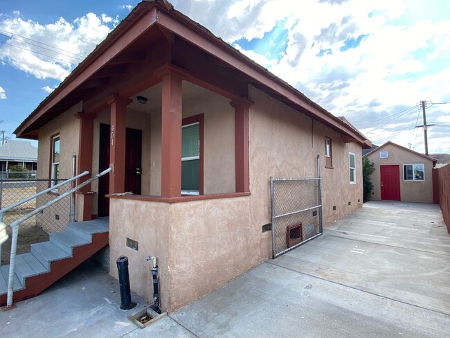 Building Photo - Perfect Small Family Home