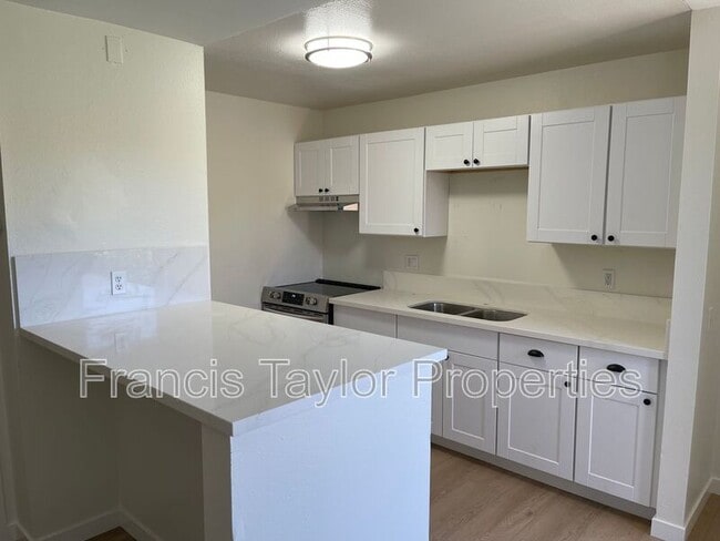 Photo - 424 Plymouth Dr Unit #16