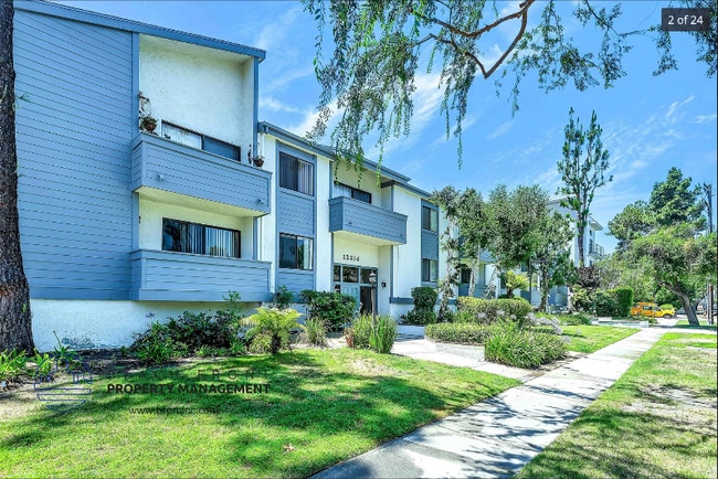 Building Photo - 12314 Moorpark St Rental