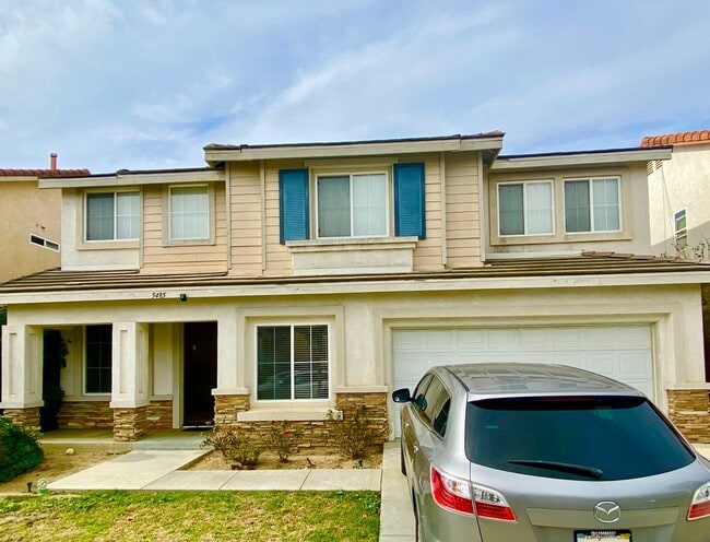 Building Photo - Extremely spacious four bedroom With Oxnard home