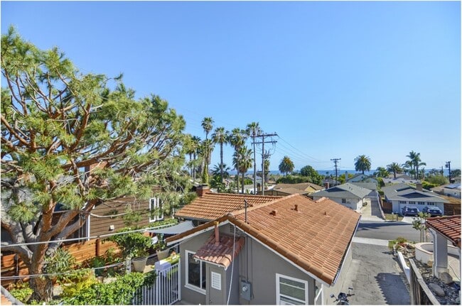 Building Photo - SPECTACULAR PEAK OCEAN VIEW STUDIO!