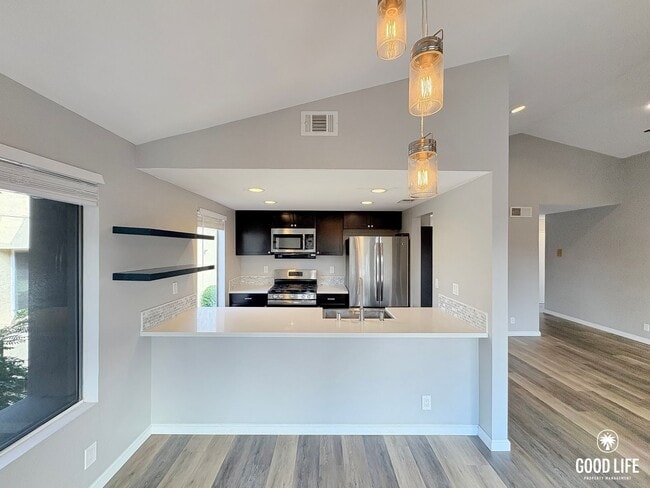 Modern 2BD/2BA San Marcos Condo w/ In-Unit... - Modern 2BD/2BA San Marcos Condo w/ In-Unit...