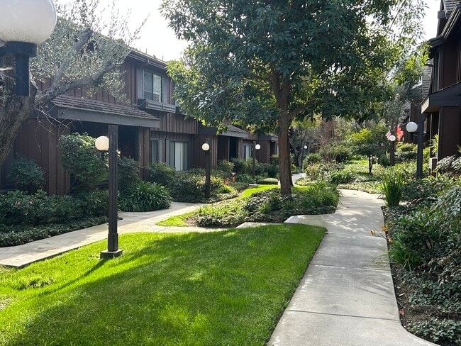 Photo - 1327 Westmont Dr