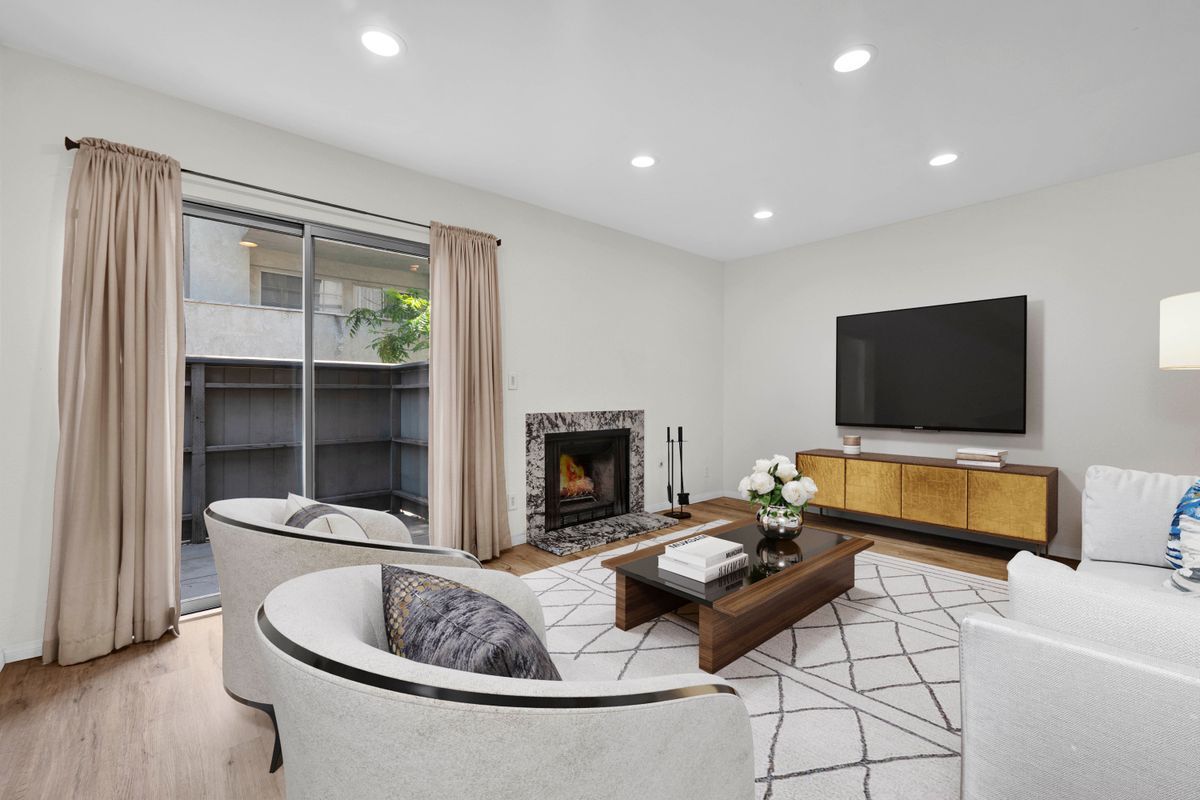 Photo - 20155 Keswick St Townhome