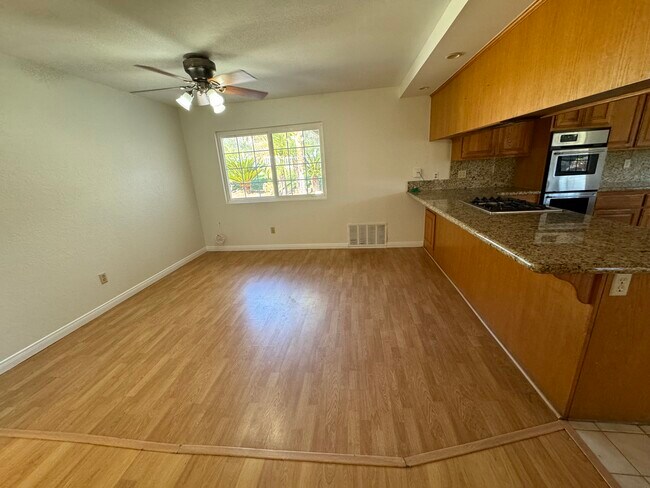 Photo - 1725 Hillcrest Ln