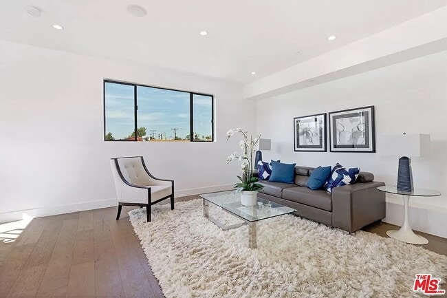 Photo - 6077 Hargis St