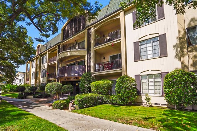 Photo - 215 N Kenwood St Unit 201