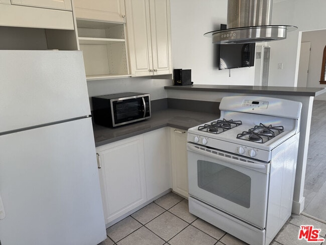 Photo - 243 N Swall Dr