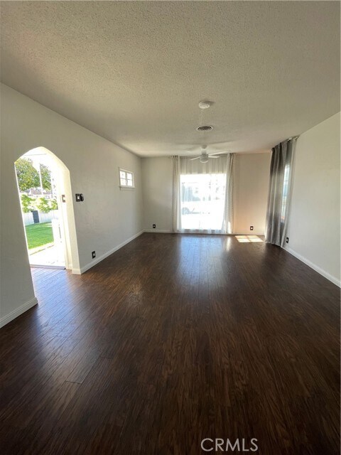 Photo - 1024 Main St