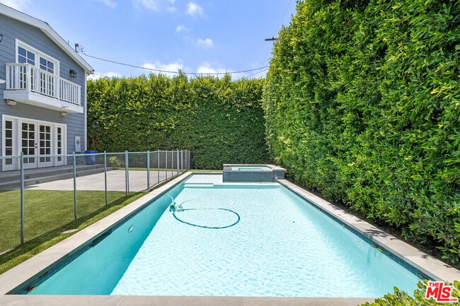Photo - 1147 Centinela Ave