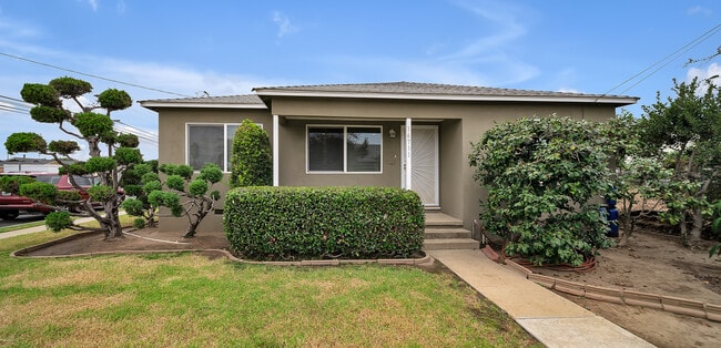Photo - 16711 S Berendo Ave